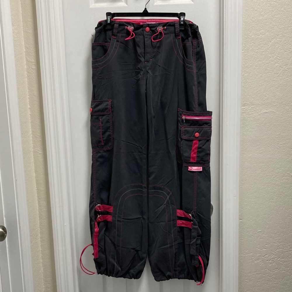 Kik Girl Vintage Y2K Gray Cargo Pants with Pink Accents